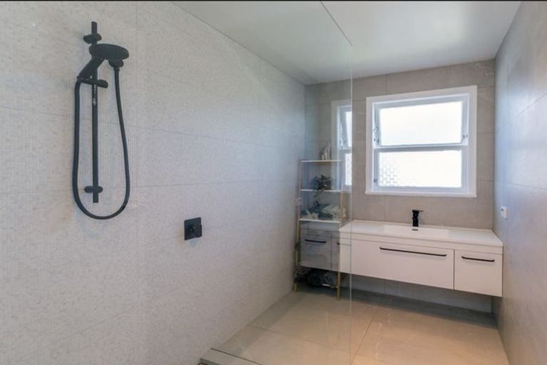 Photo of property in 172 Queen Street West, Levin, 5510