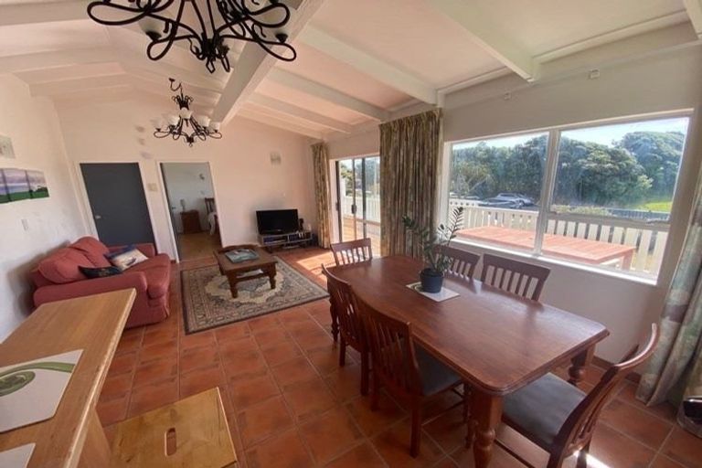 Photo of property in 104 Field Way, Waikanae Beach, Waikanae, 5036