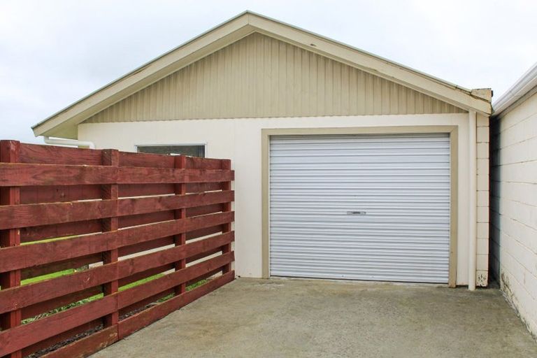 Photo of property in 37 Humphries Place, Awapuni, Palmerston North, 4412