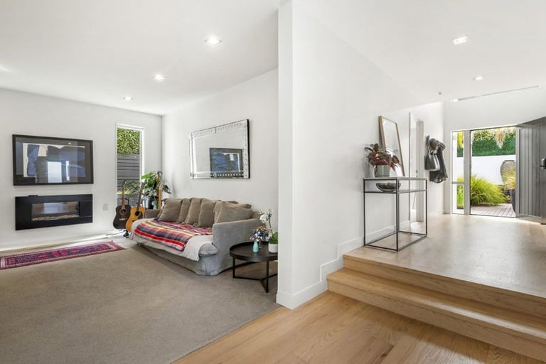 Photo of property in 15 Waitemata Road, Hauraki, Auckland, 0622