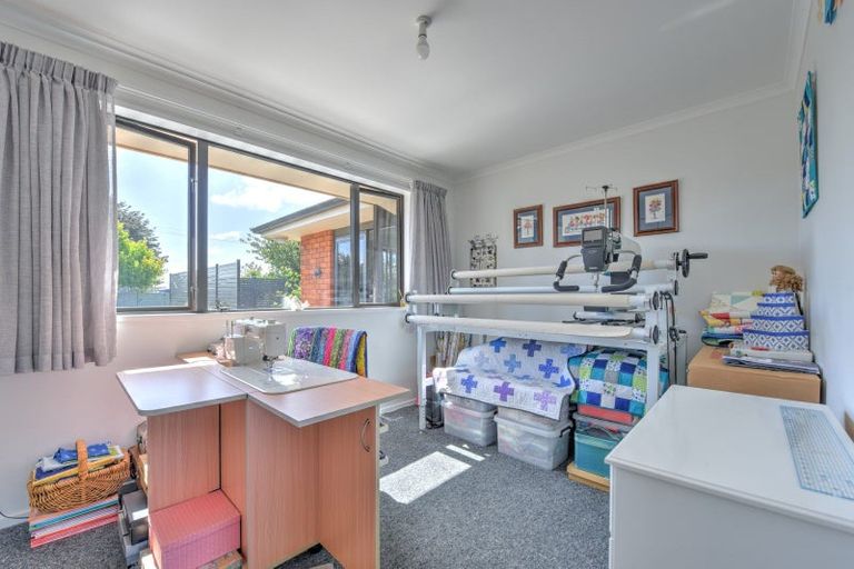 Photo of property in 66 Hunter Street, Edendale, 9825