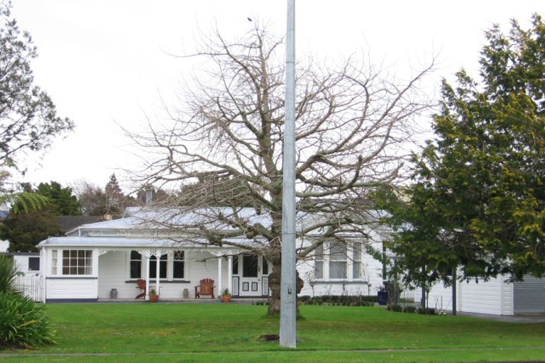 Photo of property in 116 Pahiatua Street, Hokowhitu, Palmerston North, 4410