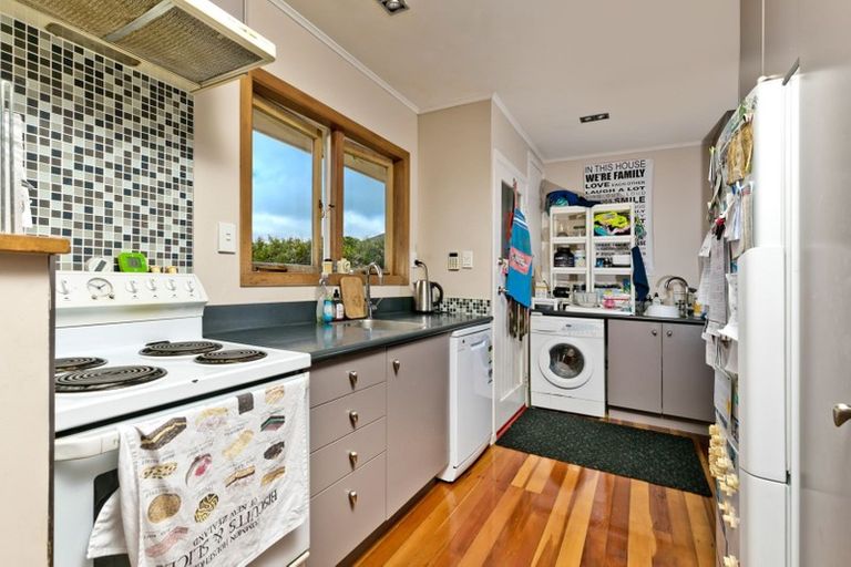 Photo of property in 18 Ward Crescent, Te Atatu Peninsula, Auckland, 0610