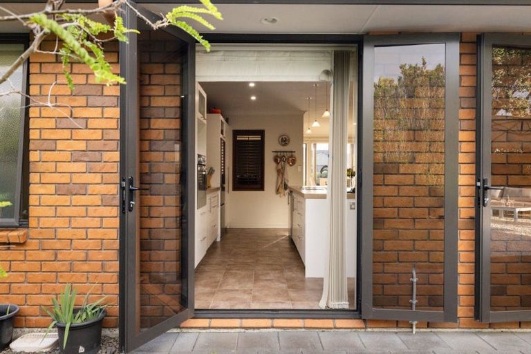 Photo of property in 5 Seabreeze Place, Papamoa Beach, Papamoa, 3118