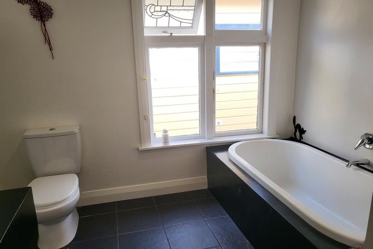 Photo of property in 1-3/100 Overtoun Terrace, Hataitai, Wellington, 6021