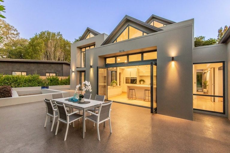 Photo of property in 105 Gladstone Road South, Dalmore, Dunedin, 9010