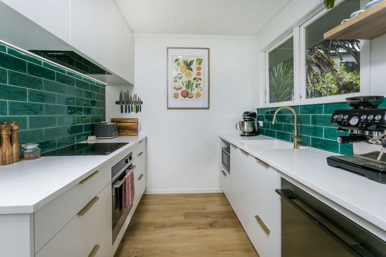 Photo of property in 57 Peach Road, Glenfield, Auckland, 0629