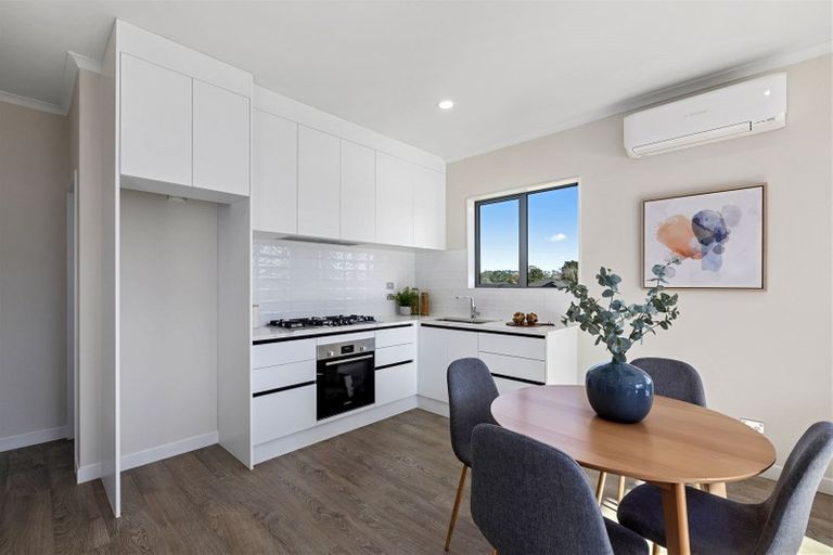 Photo of property in 18 Gilbransen Road, Kumeu, 0810