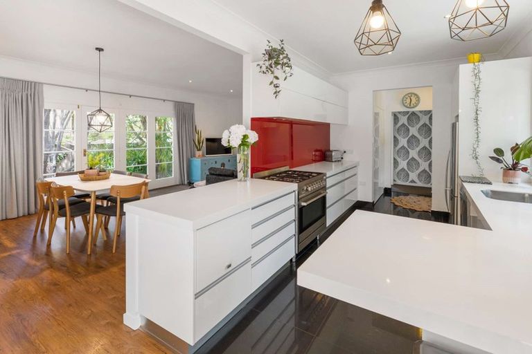 Photo of property in 77 Parkes Avenue, Saint Johns Hill, Whanganui, 4501