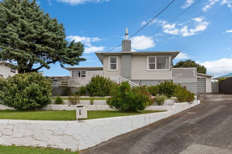 Photo of property in 3 Glenn Street, Castlecliff, Whanganui, 4501