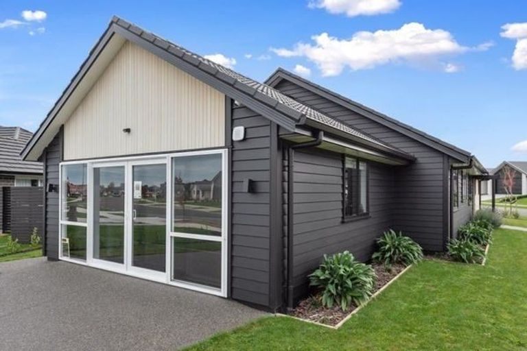 Photo of property in 14 Lewis Way, Cambridge, 3434