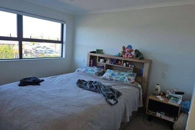 Photo of property in 49 Periko Way, Takanini, 2112