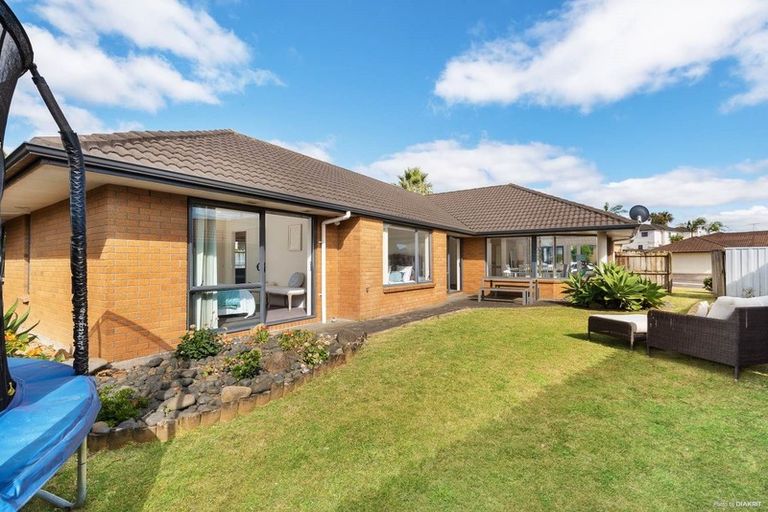 Photo of property in 14 Ballydonegan Rise, East Tamaki, Auckland, 2013