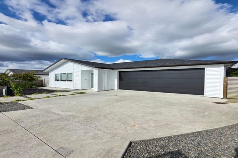 Photo of property in 7 Vinistra Road, Kumeu, 0810