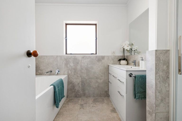 Photo of property in 6a Esmeralda Street, Welcome Bay, Tauranga, 3112