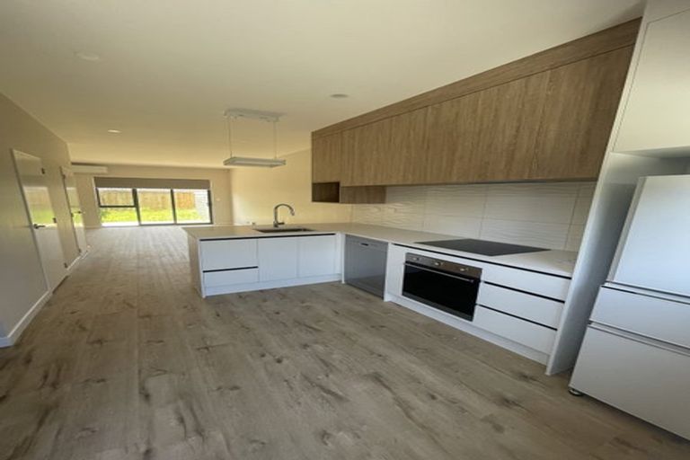 Photo of property in 5/58 Te Atatu Road, Te Atatu South, Auckland, 0610