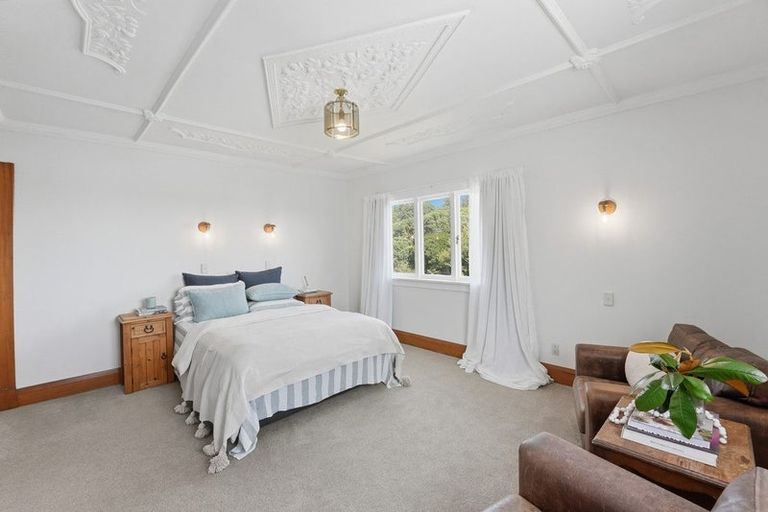 Photo of property in 6 Ridge Lane, New Plymouth, 4310