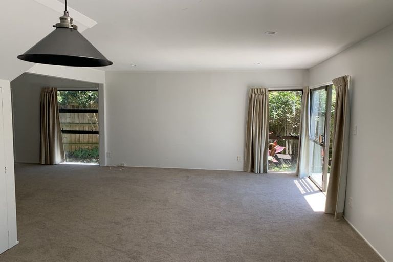 Photo of property in 2/15 Fairfax Avenue, Northcote, Auckland, 0627