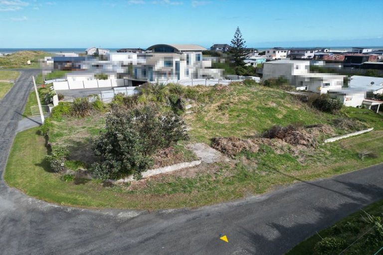Photo of property in 2 Nelson Street, Foxton Beach, Foxton, 4815