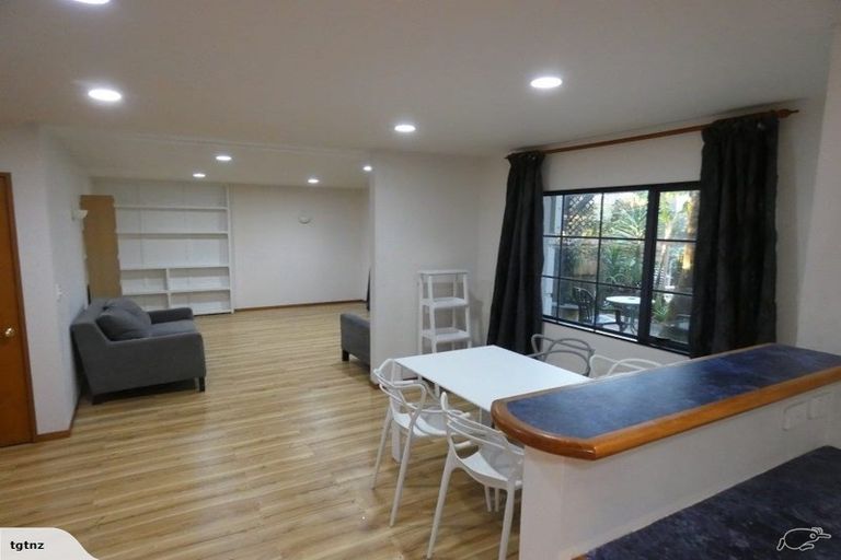 Photo of property in 39 Blease Street, New Lynn, Auckland, 0600