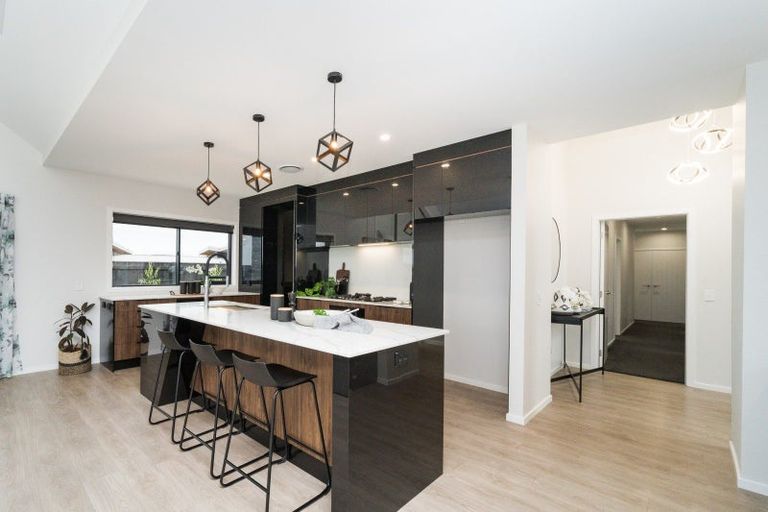 Photo of property in 44 Vaucluse Heights, Fitzherbert, Palmerston North, 4410