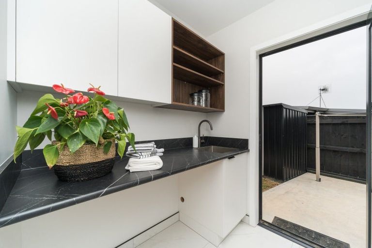 Photo of property in 44 Vaucluse Heights, Fitzherbert, Palmerston North, 4410