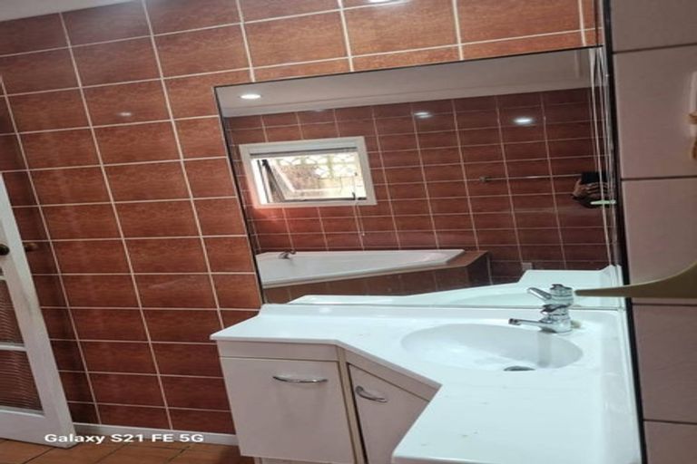 Photo of property in 10 Scenic Drive, Hillpark, Auckland, 2102