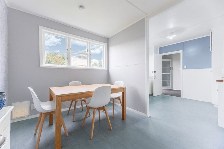 Photo of property in 76-78 Sievers Grove, Cannons Creek, Porirua, 5024