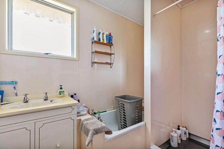 Photo of property in 22 Glynnbrooke Street, Te Atatu South, Auckland, 0610