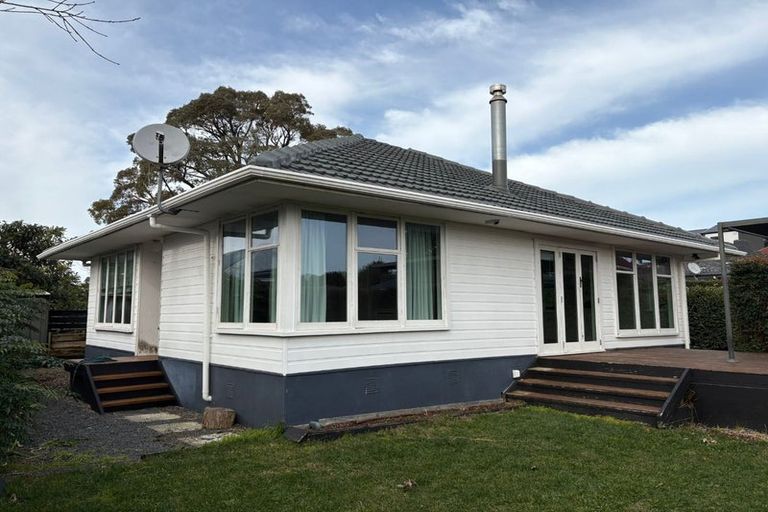 Photo of property in 17b Brookfield Road, Te Atatu Peninsula, Auckland, 0610