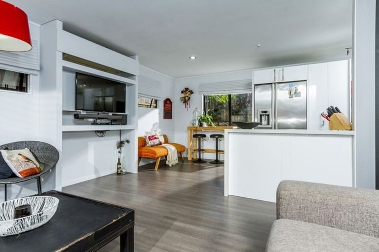 Photo of property in 2/23 Birchfield Road, Hauraki, Auckland, 0622