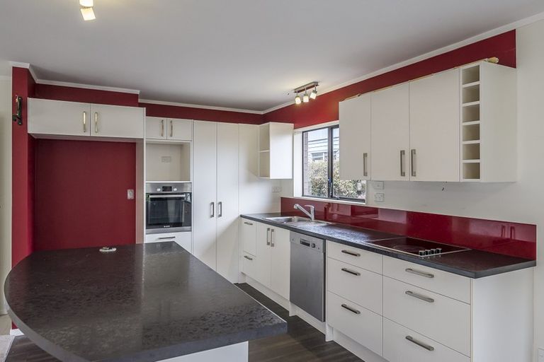 Photo of property in 4 Graham Grove, Waikanae, 5036