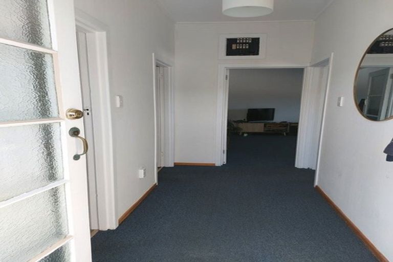 Photo of property in 70 Melbourne Road, Island Bay, Wellington, 6023