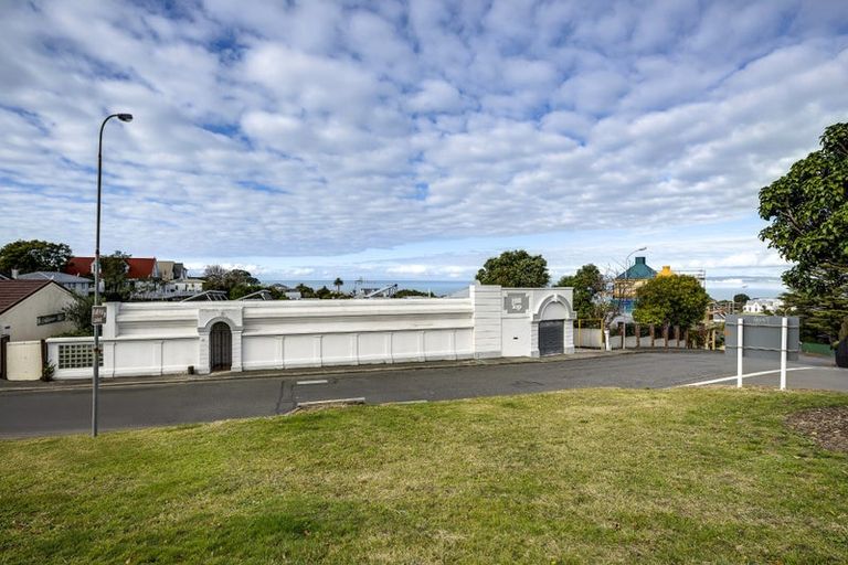 Photo of property in 27 Thompson Road, Bluff Hill, Napier, 4110
