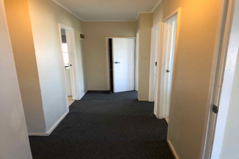Photo of property in 47 Staverton Crescent, Mangere, Auckland, 2022