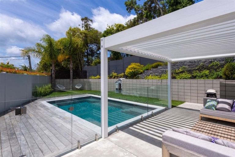 Photo of property in 104 Castor Bay Road, Castor Bay, Auckland, 0620