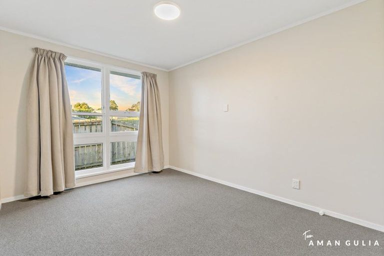 Photo of property in 18 Grandison Crescent, New Lynn, Auckland, 0600