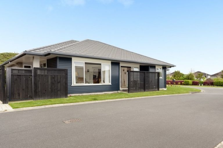 Photo of property in 6 Bridgewater Way, Pyes Pa, Tauranga, 3112