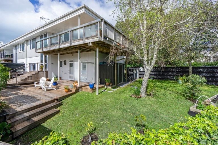 Photo of property in 4/30 Castor Bay Road, Castor Bay, Auckland, 0620