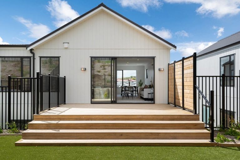 Photo of property in 36b Kukuwai Avenue, Red Beach, 0932