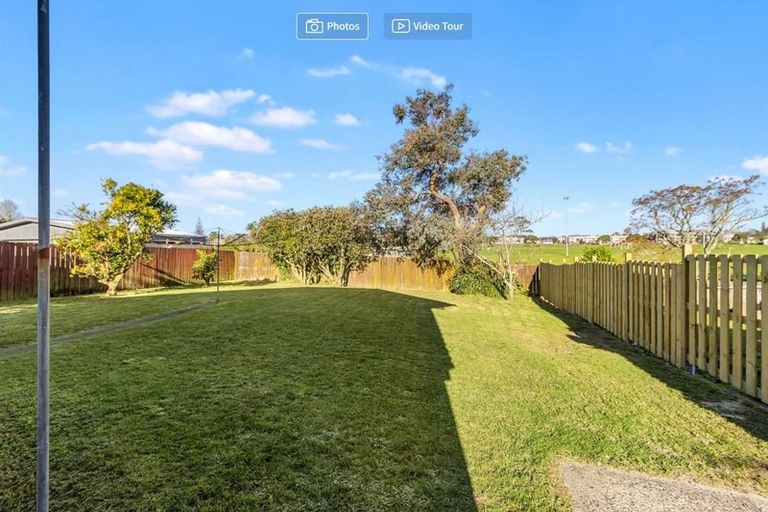 Photo of property in 32 Kirrie Avenue, Te Atatu South, Auckland, 0610