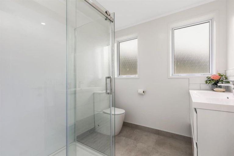 Photo of property in 18 Village Way, Ardmore, Papakura, 2582