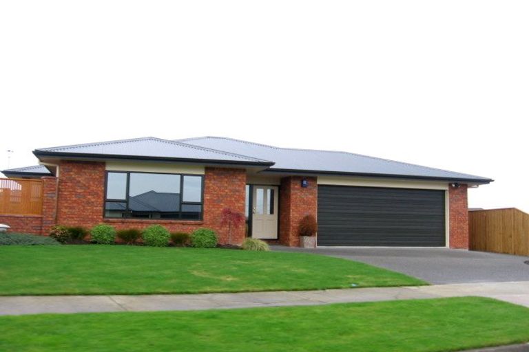 Photo of property in 18 Daniel Place, Kelvin Grove, Palmerston North, 4414