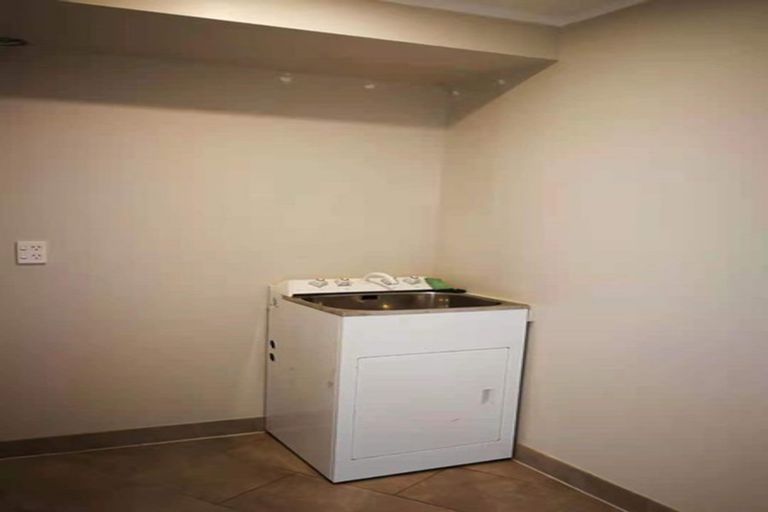 Photo of property in 34 Lavery Place, Sunnynook, Auckland, 0632