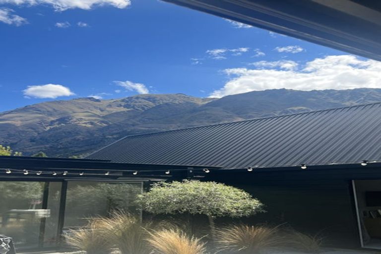 Photo of property in 1 Larkins Way, Arthurs Point, Queenstown, 9371
