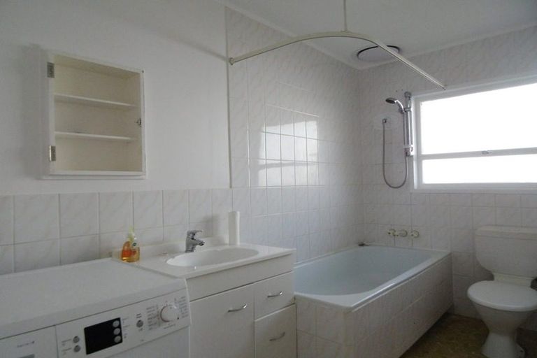 Photo of property in 170c Queen Street, Northcote Point, Auckland, 0627