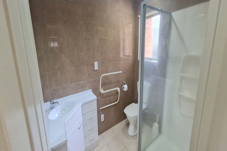 Photo of property in 42 Peninsula Road, Mangere, Auckland, 2022