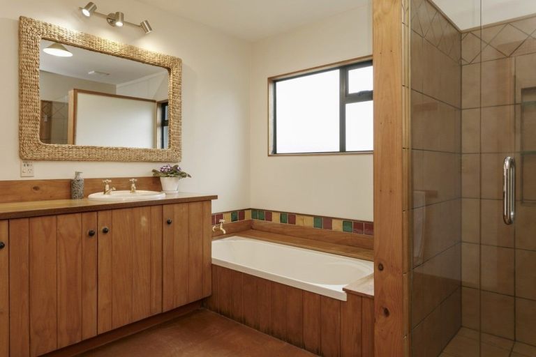 Photo of property in 6 Astelia Way, Waipahihi, Taupo, 3330