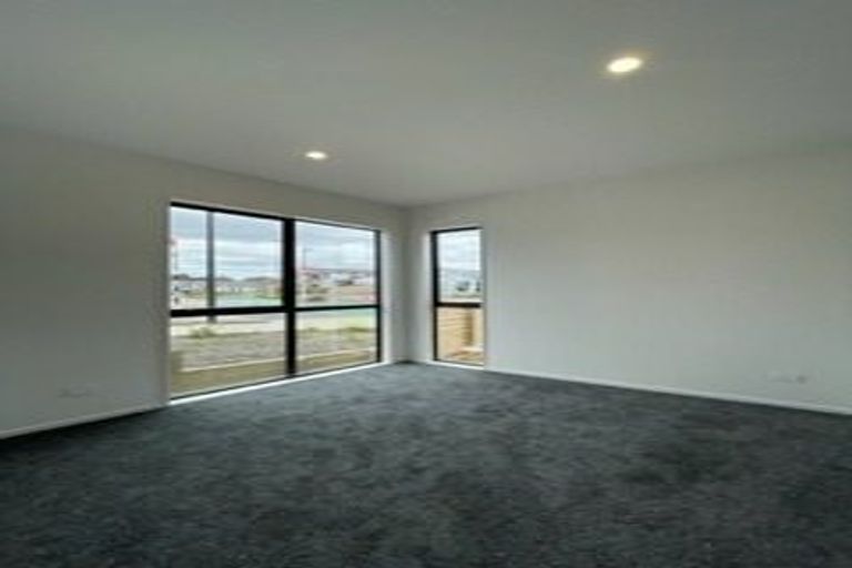 Photo of property in 7 Taiororua Avenue, Massey, Auckland, 0614