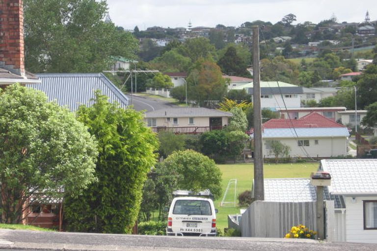 Photo of property in 2/110 Archers Road, Glenfield, Auckland, 0629